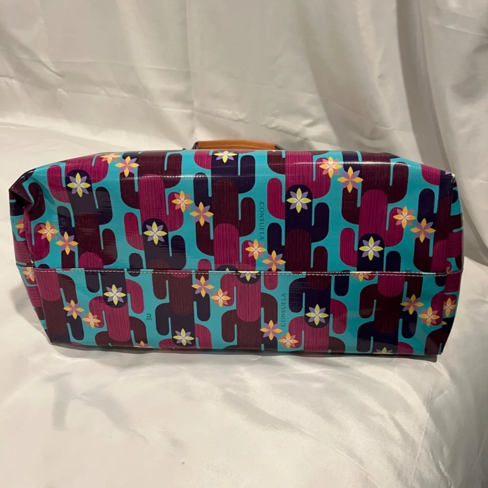 Consuela Large Zippered Tote - Twyla Legacy Cactus *RETIRED* - Picture 3 of 14